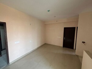 Room in 3 BHK Apartment at Amrapali Golf Homes, Sector 4 Greater Noida – for Sale