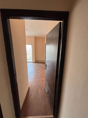 Room in 3 BHK Apartment at Amrapali Golf Homes, Sector 4 Greater Noida – for Sale