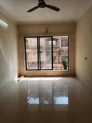 Room in 2 BHK Apartment at Summit Apartment, Goregaon East – for Rent