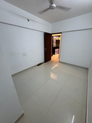 Room in 2 BHK Apartment at Acme Oasis, Kandivali East – for Rent