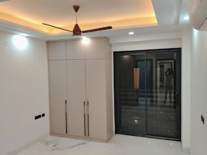 Room in 4 BHK Builder Floor at Sector 57 – for Rent