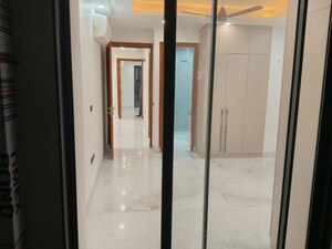 Building Lobby in 4 BHK Builder Floor at Sector 57 – for Rent