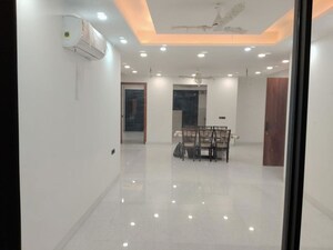 Building Lobby in 4 BHK Builder Floor at Sector 57 – for Rent
