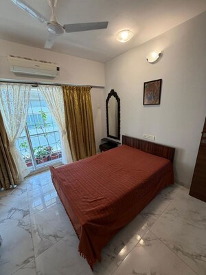 Bedroom in 2.5 BHK Apartment at Bandra West – for Rent