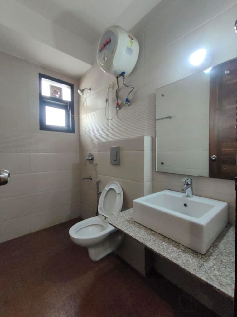 Bathroom, unitech-greenwood-city-apartment 3 Bedroom 3200 Sq.Ft. Builder Floor In Sector 45 Gurgaon 10145036