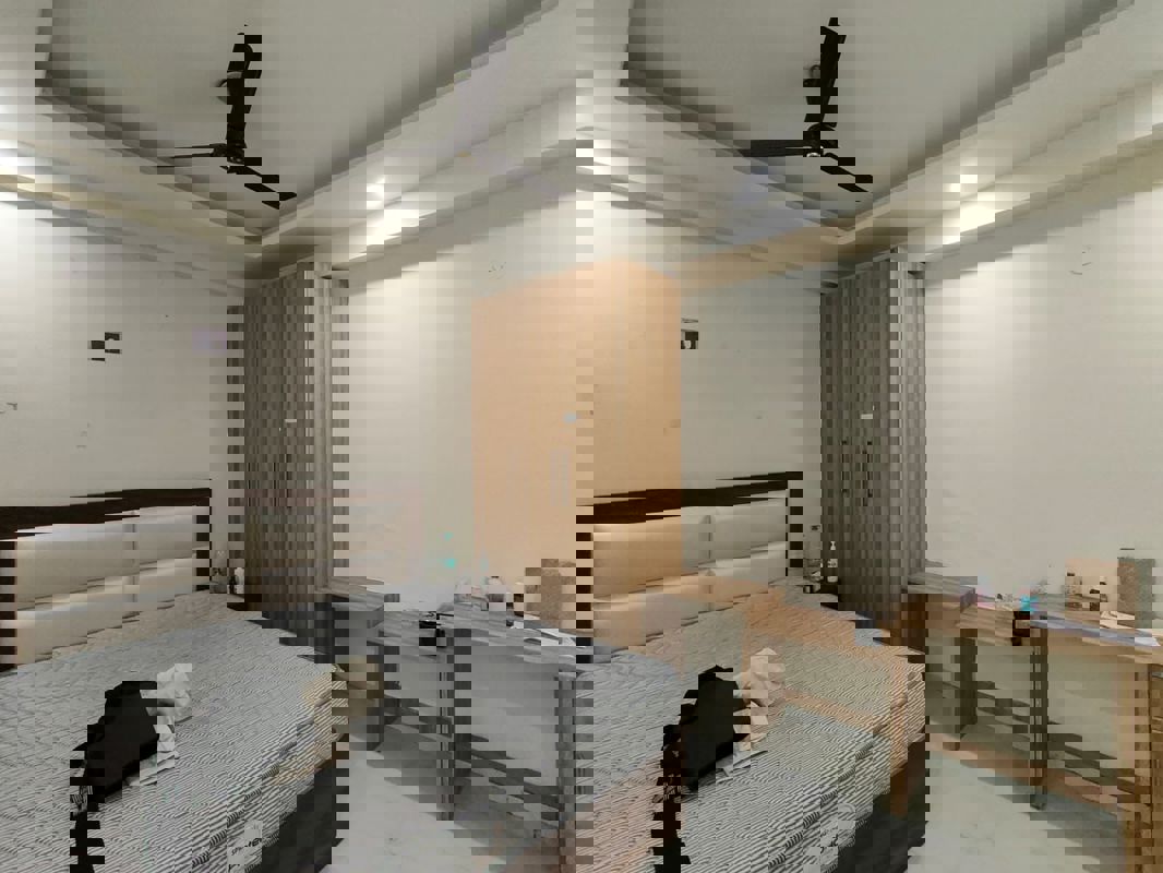 3 BHK 3200 Sq.Ft. Builder Floor in Unitech Greenwood City Apartment