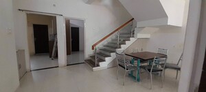 Team Area in 5 BHK Villa at Vip Colony – for Rent