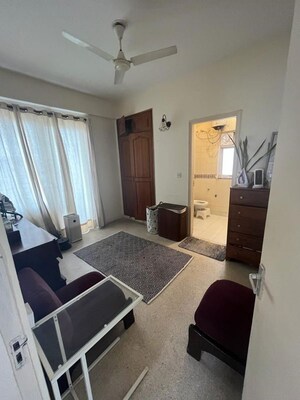 Team Area in 2 BHK Apartment at DLF Regency Park I, Dlf Phase iv – for Rent