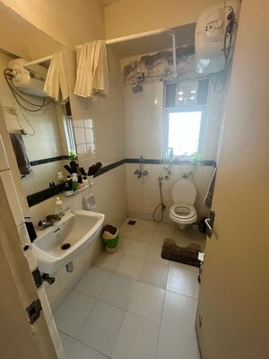 Team Area in 2 BHK Apartment at DLF Regency Park I, Dlf Phase iv – for Rent