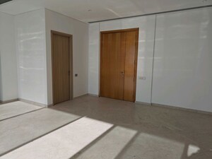 Room in 4 BHK Apartment at Rustomjee Crown, Prabhadevi – for Sale