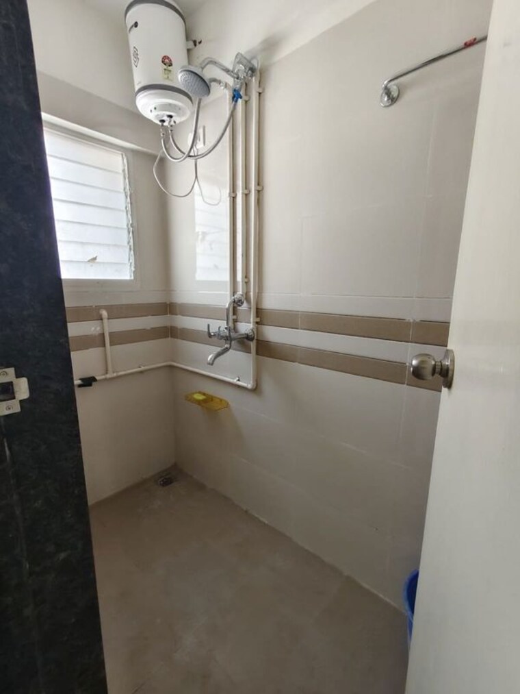 Bathroom, kalyani nagar 1 Bedroom 550 Sq.Ft. Apartment In Kalyani Nagar Pune 10145054