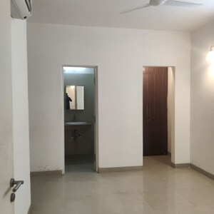 Room in 2 BHK Apartment at Emaar Emerald Estate, Sector 65 – for Rent