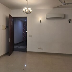 Room in 2 BHK Apartment at Emaar Emerald Estate, Sector 65 – for Rent