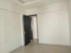Room in 3 BHK Apartment at Santacruz West – for Rent