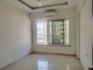 Room in 3 BHK Apartment at Santacruz West – for Rent