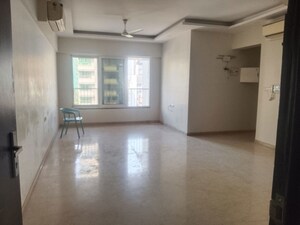 Room in 3 BHK Apartment at Santacruz West – for Rent