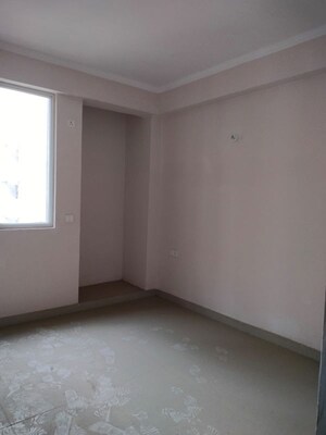 Room in 3 BHK Apartment at Amrapali Golf Homes, Sector 4 Greater Noida – for Sale