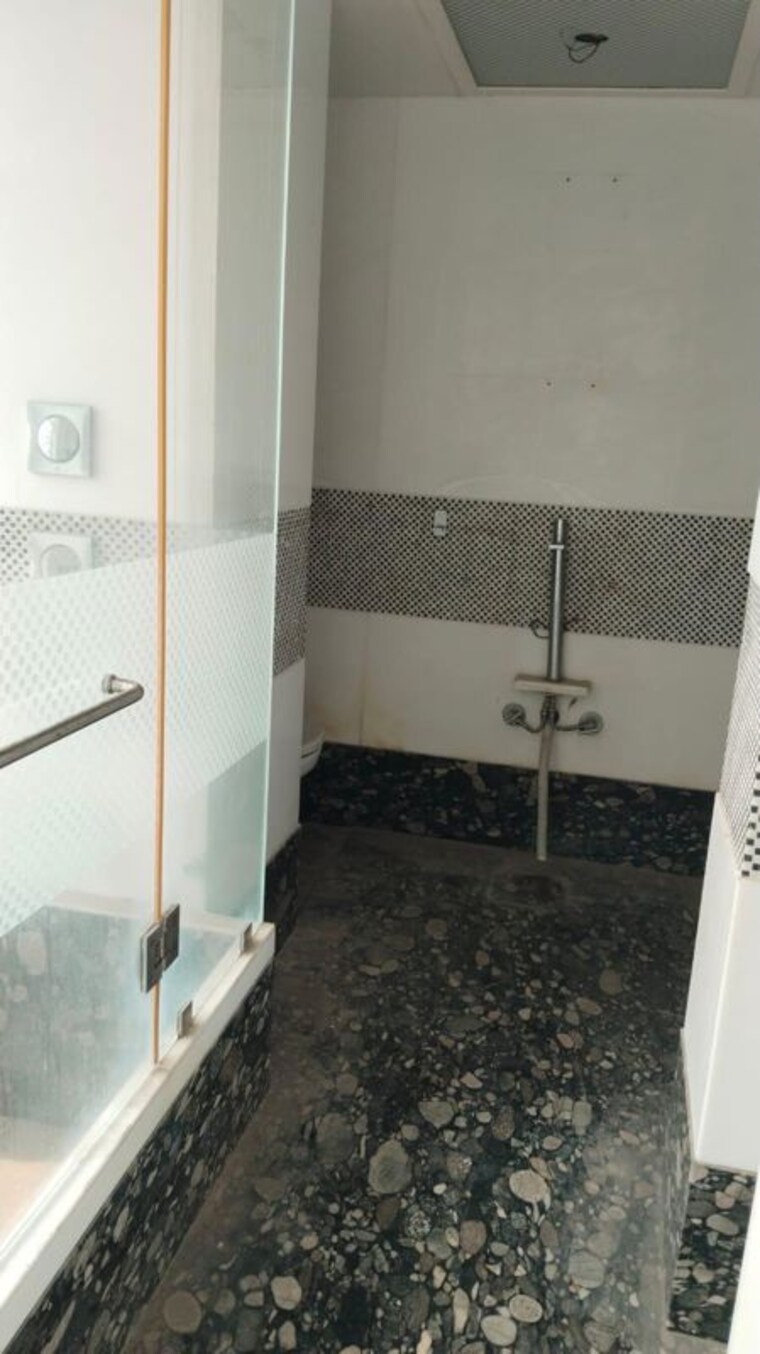 Bathroom, rustomjee-crown-phase-2 3 Bedroom 1290 Sq.Ft. Apartment In Prabhadevi Mumbai 10145079