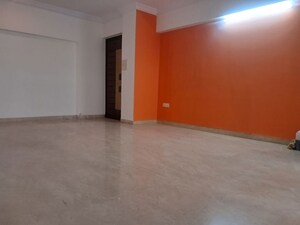 Room in 3 BHK Apartment at Khar West – for Rent