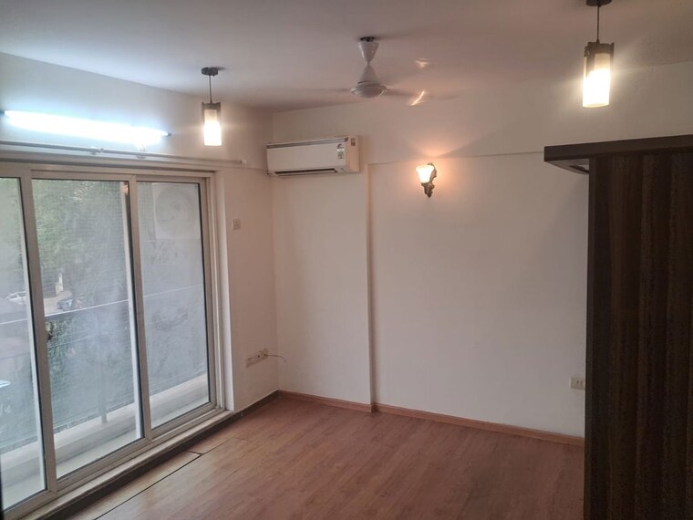 Room, khar west 3 Bedroom 1250 Sq.Ft. Apartment In Khar West Mumbai 10145093