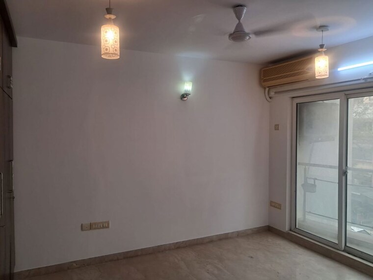 Room, khar west 3 Bedroom 1250 Sq.Ft. Apartment In Khar West Mumbai 10145093