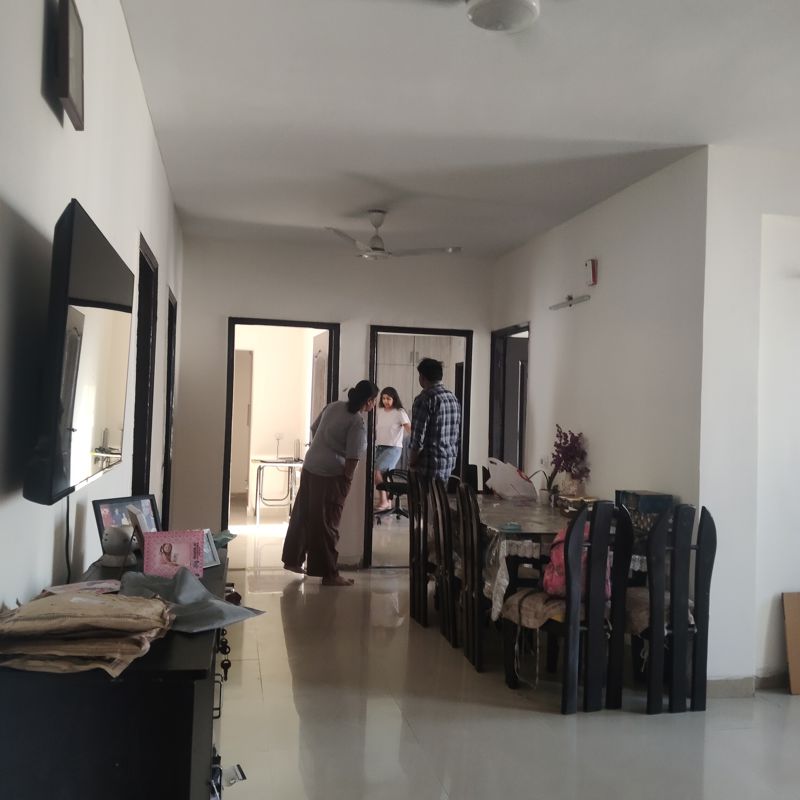 3.5 BHK + Servant Room Apartment For Rent in Sector 33