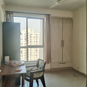Living Room in 3.5 BHK Apartment at Sector 33 – for Rent