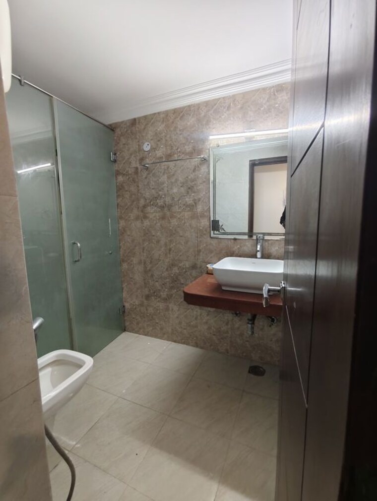 Bathroom, vasant kunj 3 Bedroom 1800 Sq.Ft. Apartment In Vasant Kunj Delhi 10145110