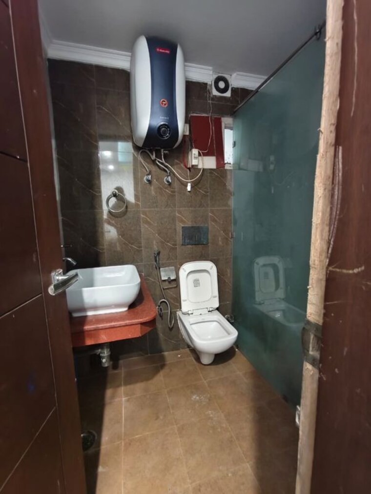 Bathroom, vasant kunj 3 Bedroom 1800 Sq.Ft. Apartment In Vasant Kunj Delhi 10145110
