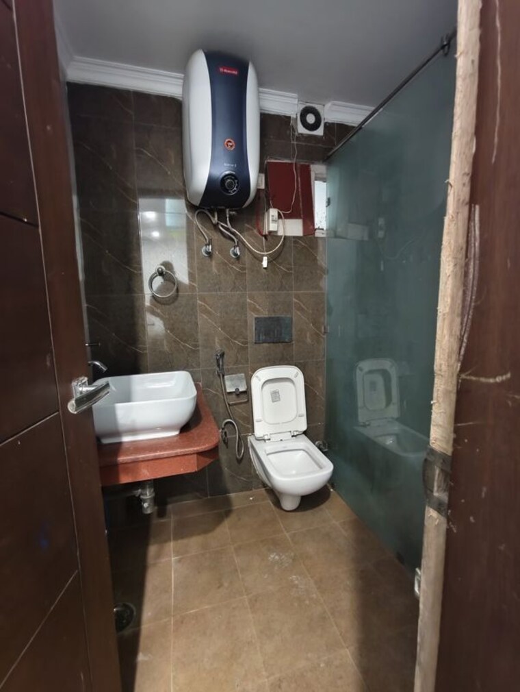 Bathroom, vasant kunj 3 Bedroom 1800 Sq.Ft. Apartment In Vasant Kunj Delhi 10145110