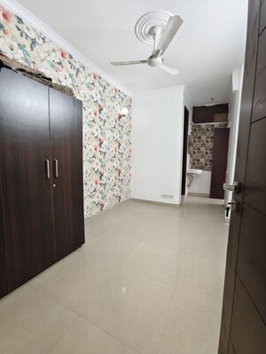 Room in 3 BHK Apartment at Vasant Kunj – for Rent