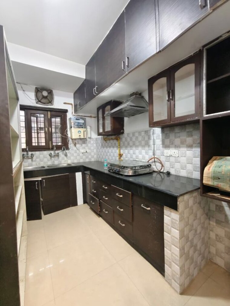 Kitchen, vasant kunj 3 Bedroom 1800 Sq.Ft. Apartment In Vasant Kunj Delhi 10145110