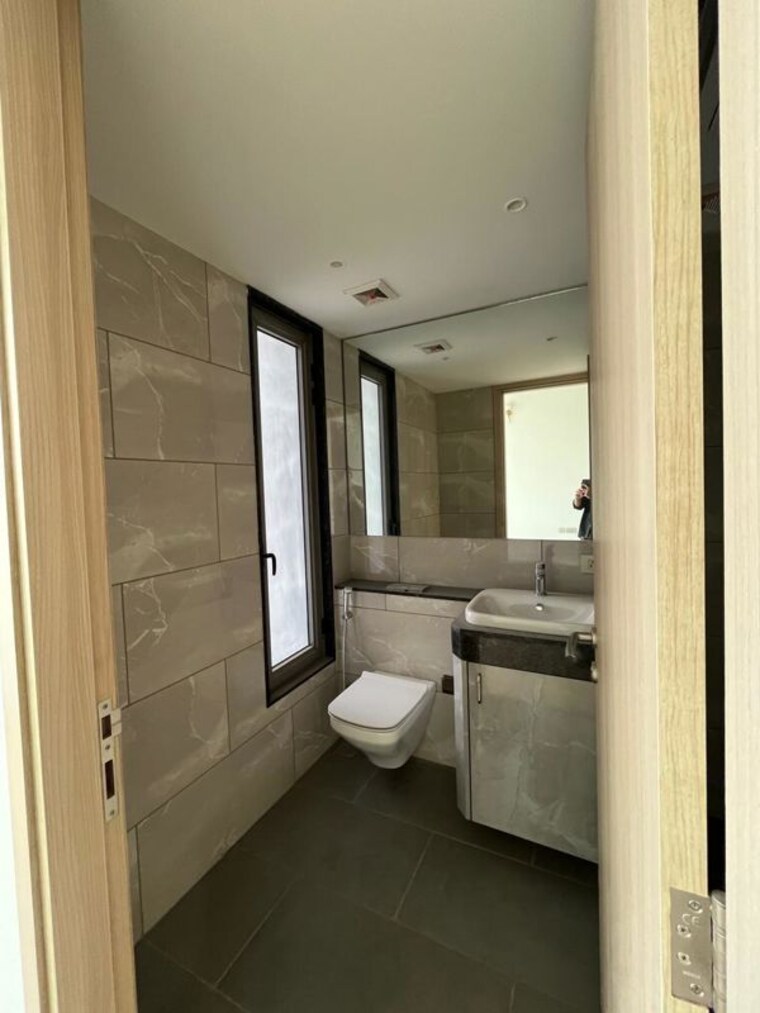 Attached Bathroom, rustomjee-crown 4 Bedroom 2190 Sq.Ft. Apartment In Prabhadevi Mumbai 10145112