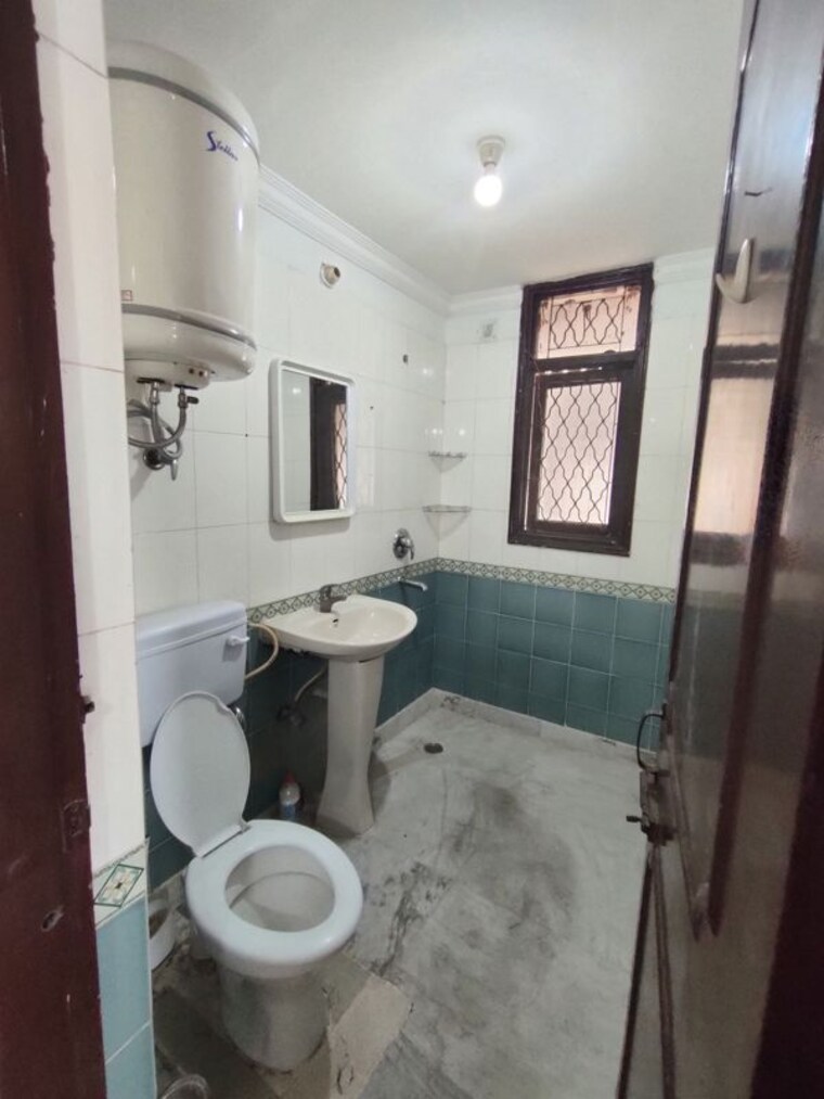 Bathroom, sector 22 dwarka 3.5 Bedroom 1850 Sq.Ft. Apartment In Sector 22 Dwarka Delhi 10145122