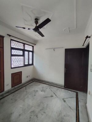 Room in 3.5 BHK Apartment at Sector 22 Dwarka – for Rent