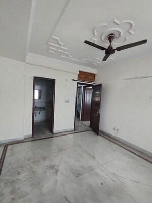 Room in 3.5 BHK Apartment at Sector 22 Dwarka – for Rent