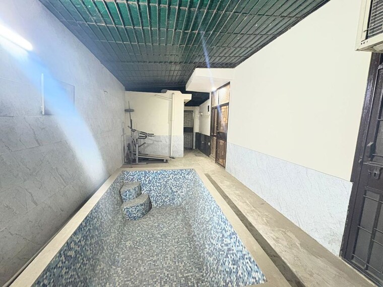 Swimming Pool, sector 56 3 Bedroom 2200 Sq.Ft. Builder Floor In Sector 56 Gurgaon 10145164