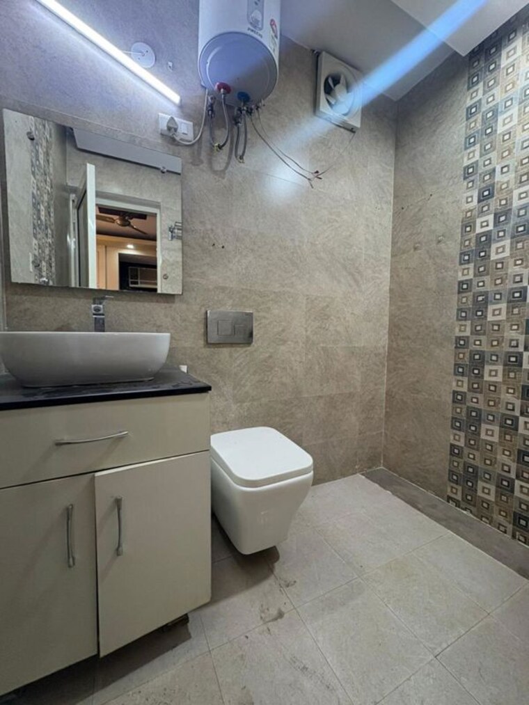 Bathroom, sector 56 3 Bedroom 2200 Sq.Ft. Builder Floor In Sector 56 Gurgaon 10145164