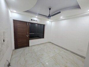 Room in 3 BHK Builder Floor at Sector 57 – for Rent