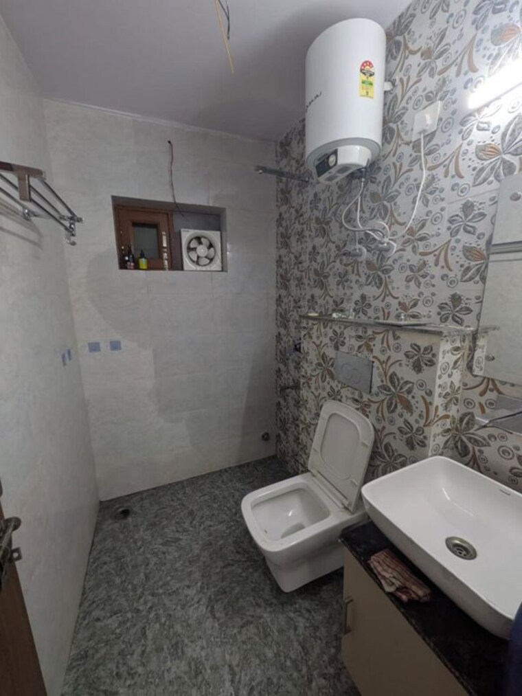 Bathroom, sector 57 3 Bedroom 2250 Sq.Ft. Builder Floor In Sector 57 Gurgaon 10145339