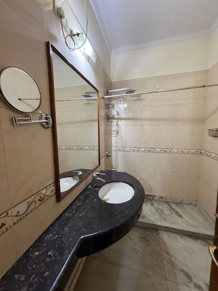 Bathroom, greater kailash ii 3 Bedroom 2000 Sq.Ft. Builder Floor In Greater Kailash ii Delhi 10145362