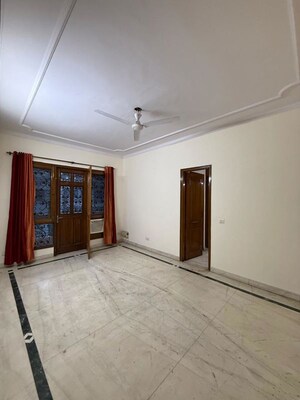 Room in 3 BHK Builder Floor at Greater Kailash ii – for Rent