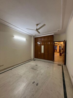 Room in 3 BHK Builder Floor at Greater Kailash ii – for Rent