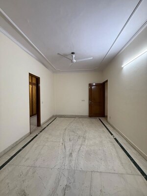 Room in 3 BHK Builder Floor at Greater Kailash ii – for Rent