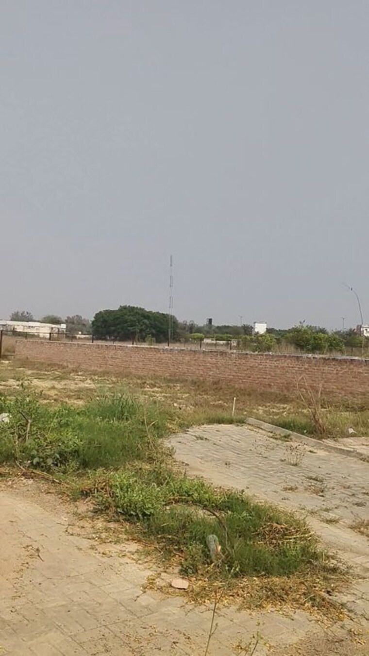 undefined, dlf-garden-city  2241 Sq.Ft. Plot In Mohanlalganj Lucknow 10145398
