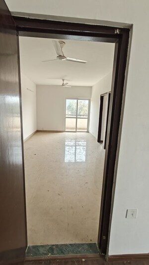 Room in 3 BHK Builder Floor at Sector 8 – for Rent