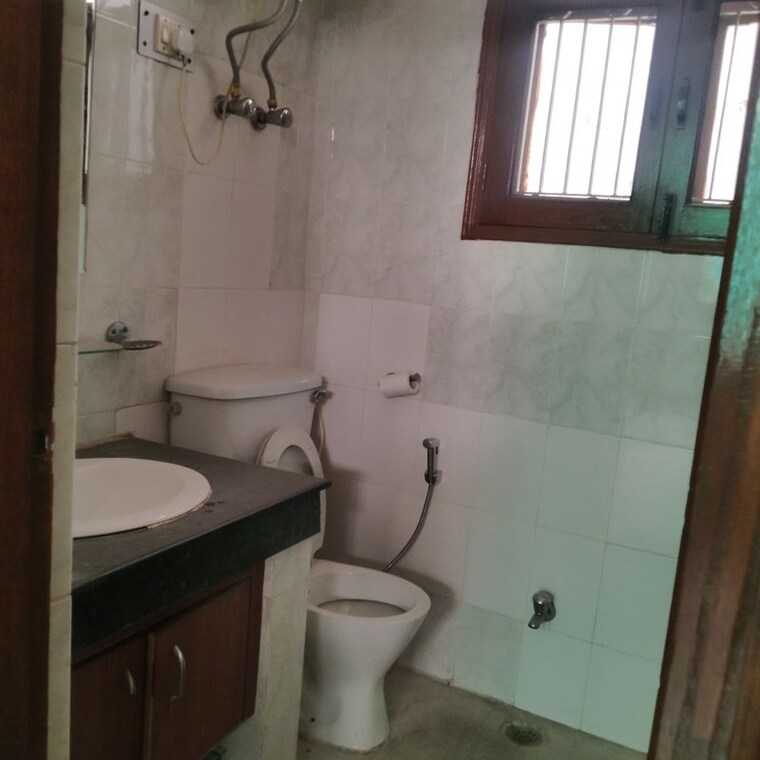 Bathroom, ardee-city 3 Bedroom 1413 Sq.Ft. Builder Floor In Sector 52 Gurgaon 10145758
