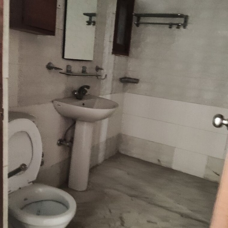 Bathroom, ardee-city 3 Bedroom 1413 Sq.Ft. Builder Floor In Sector 52 Gurgaon 10145758