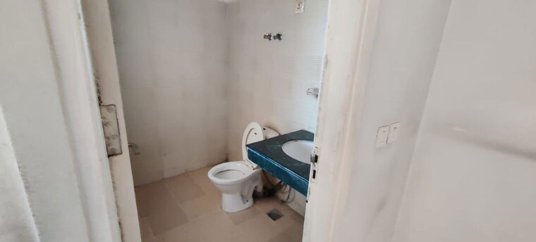 Bathroom, bptp-park-81 3.5 Bedroom 300 Sq.Yd. Apartment In Sector 81 Faridabad 10145619