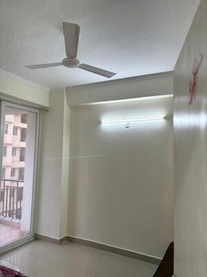 Room in 2 BHK Apartment at Amrapali Golf Homes, Sector 4 Greater Noida – for Sale